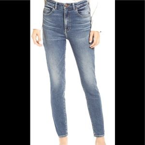 NWOT Lee Women’s Jeans Straight leg crop size 4